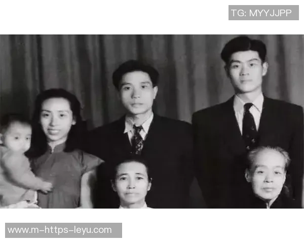 隐姓埋名的足球明星背后的故事与传奇人生揭秘